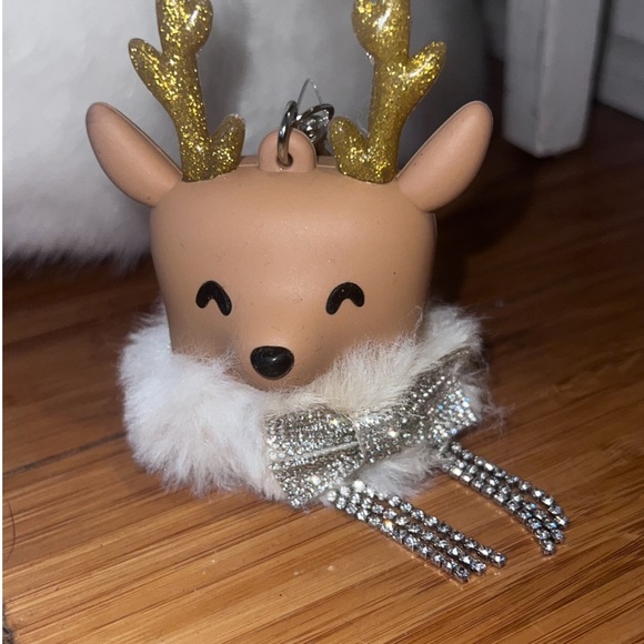 New bath and body works fluffy & rhinestone bling reindeer keychain w/pocket bac - Picture 9 of 16
